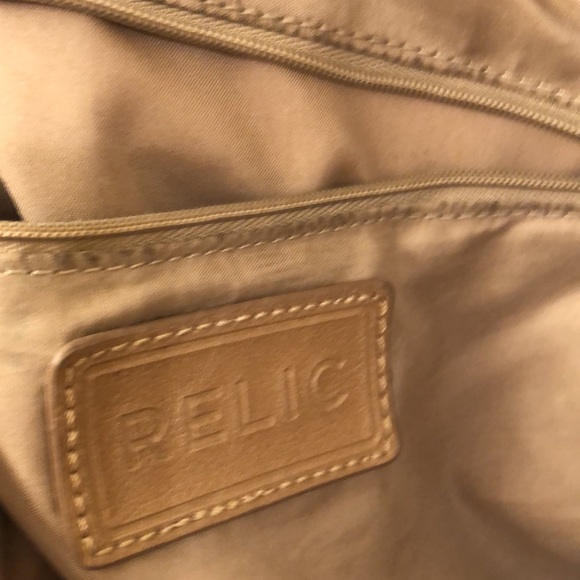 Well loved Relic handbag with 3 pockets inside and one on outside - Picture 6 of 6